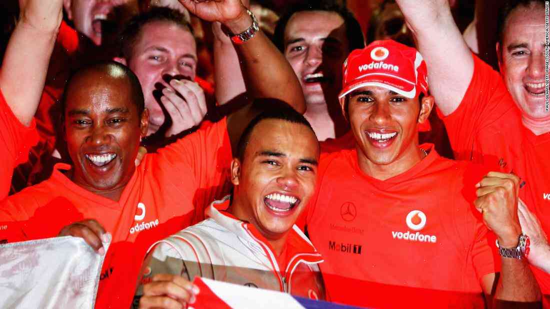 Nicolas Hamilton: Lewis has 'massive pressure on him'