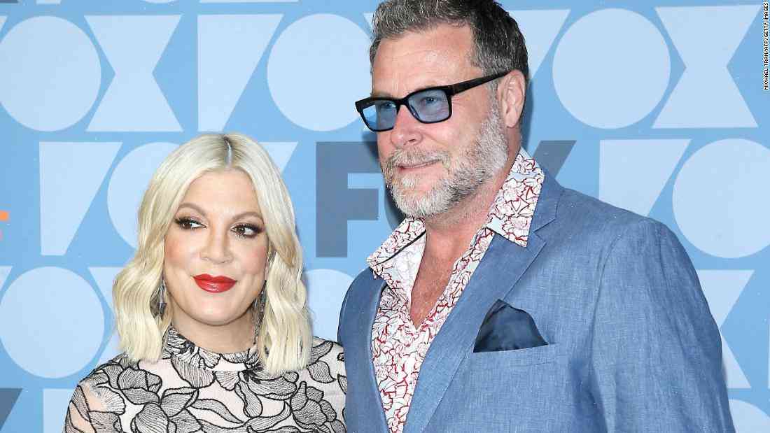Tori Spelling: I’m pregnant with another baby and won’t take this photo without Dean
